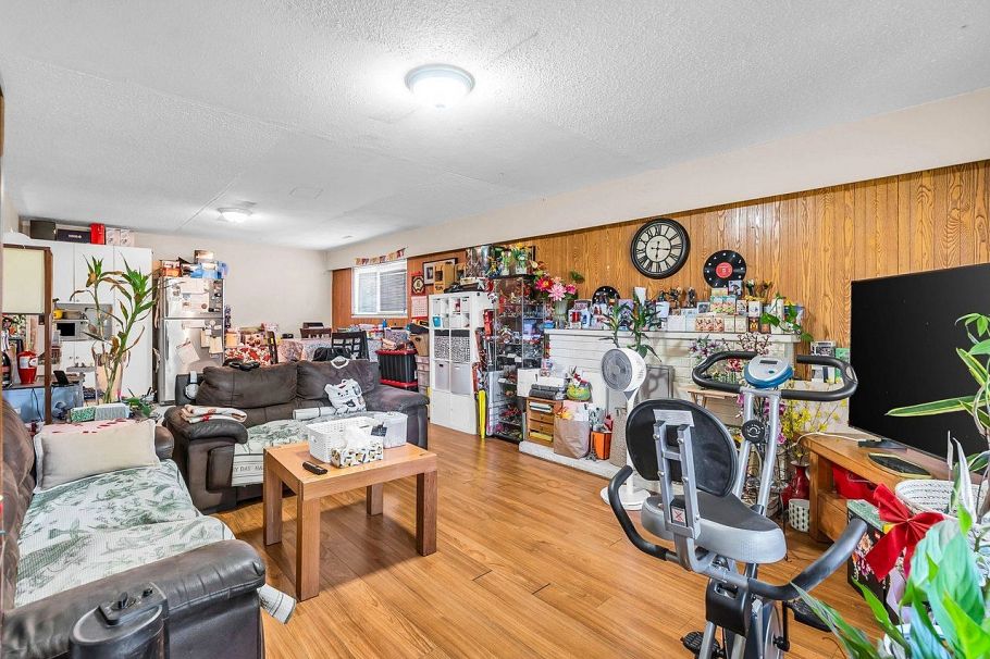 1205 E 49th Avenue Vancouver, BC - 27