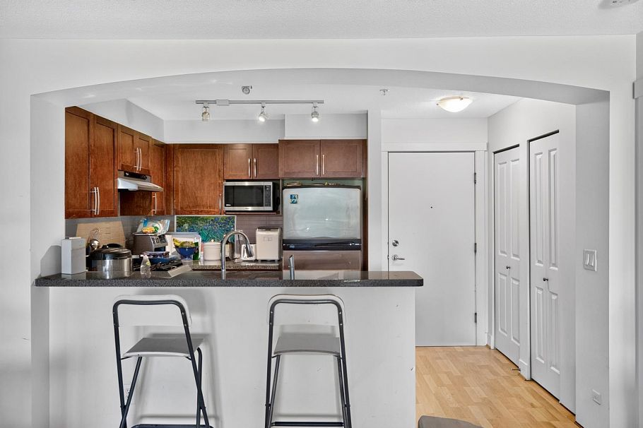 311 5725 Agronomy Road Vancouver, BC - 4