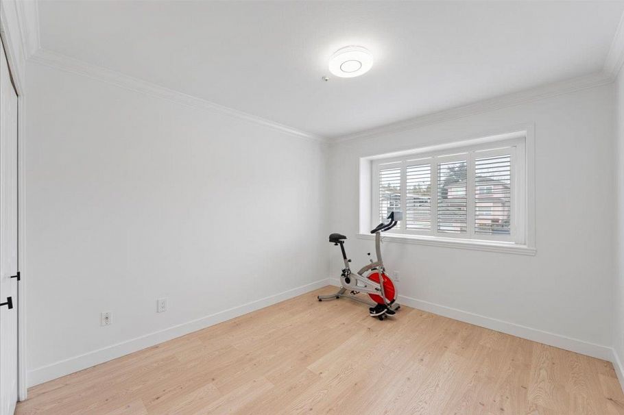 817 W 60th Avenue Vancouver, BC - 32