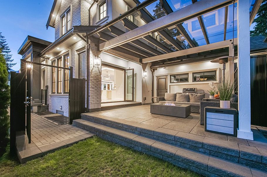 1395 W 21st Street North Vancouver, BC - 17