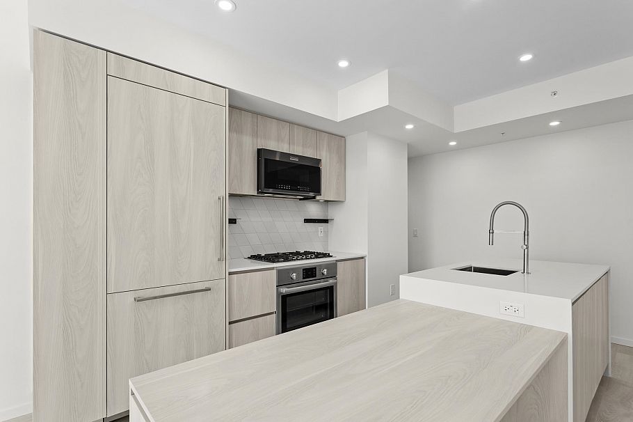305 3264 Vanness Avenue Vancouver, BC - 3