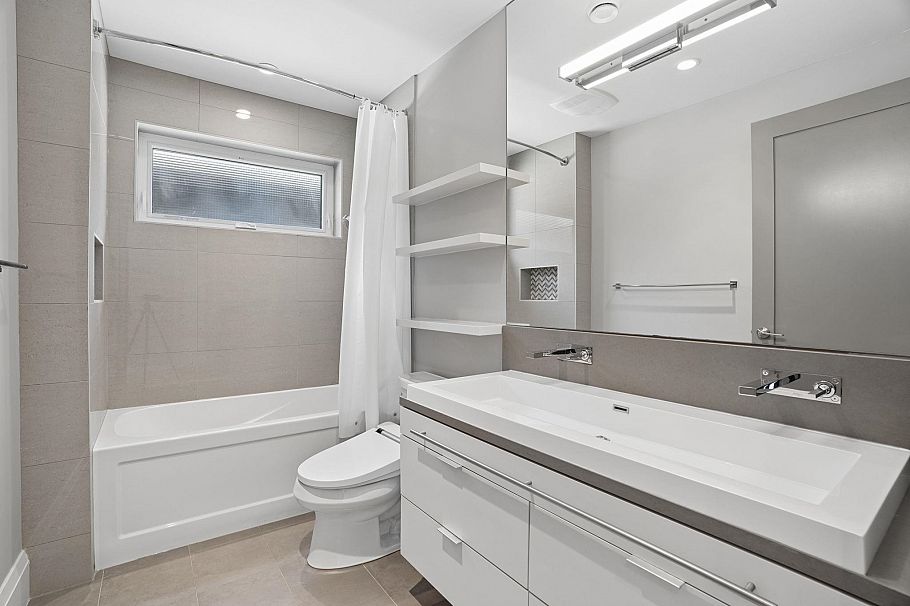 4481 W 15th Avenue Vancouver, BC - 27