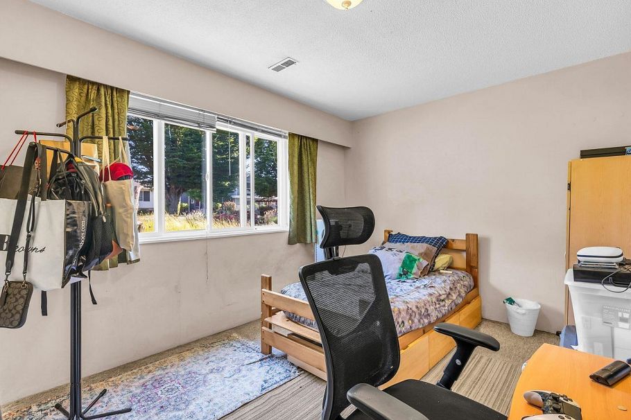 1205 E 49th Avenue Vancouver, BC - 33