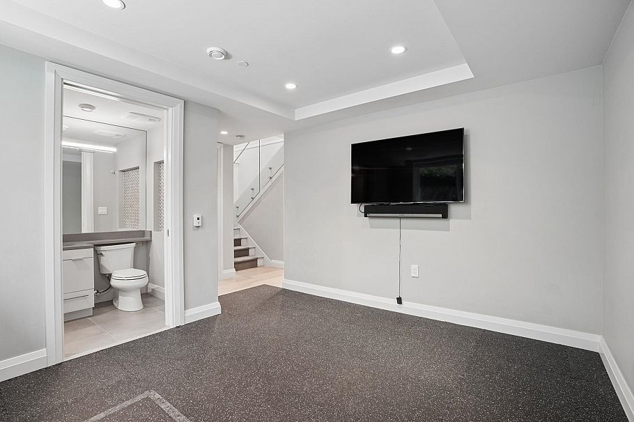 4481 W 15th Avenue Vancouver, BC - 34