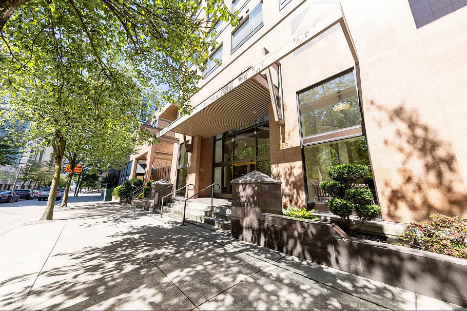 1802 1189 Howe Street Vancouver, BC - 3