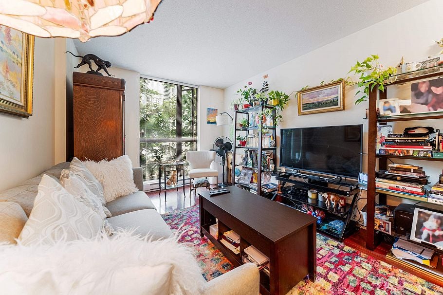 304 1295 Richards Street Vancouver, BC - 2