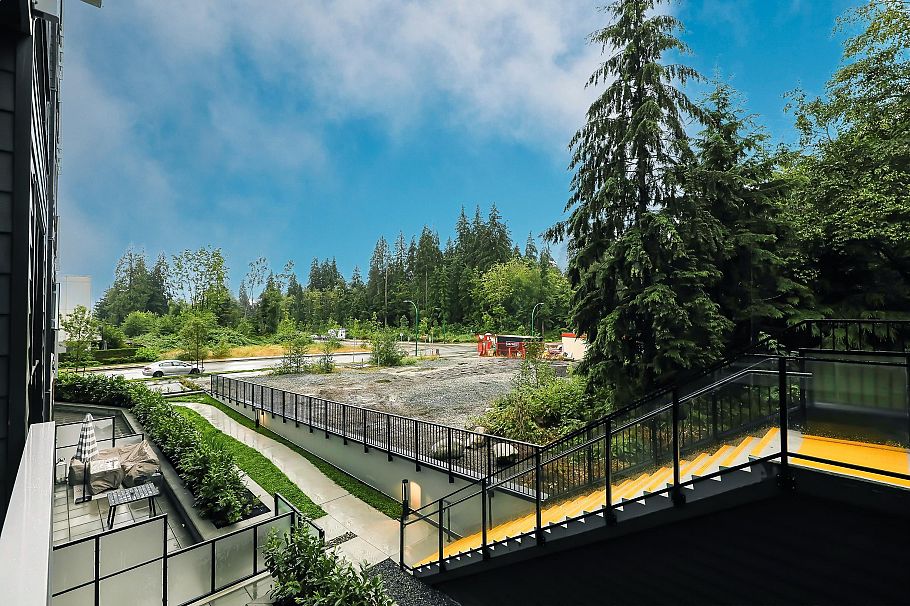 206 3594 Malsum Drive North Vancouver, BC - 26