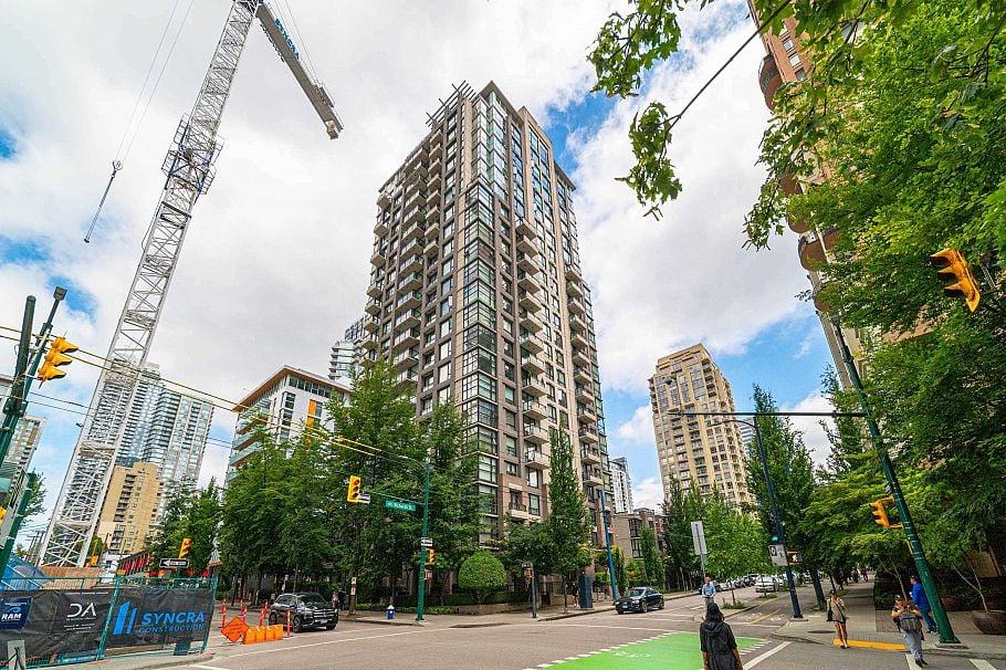 304 1295 Richards Street Vancouver, BC - 1