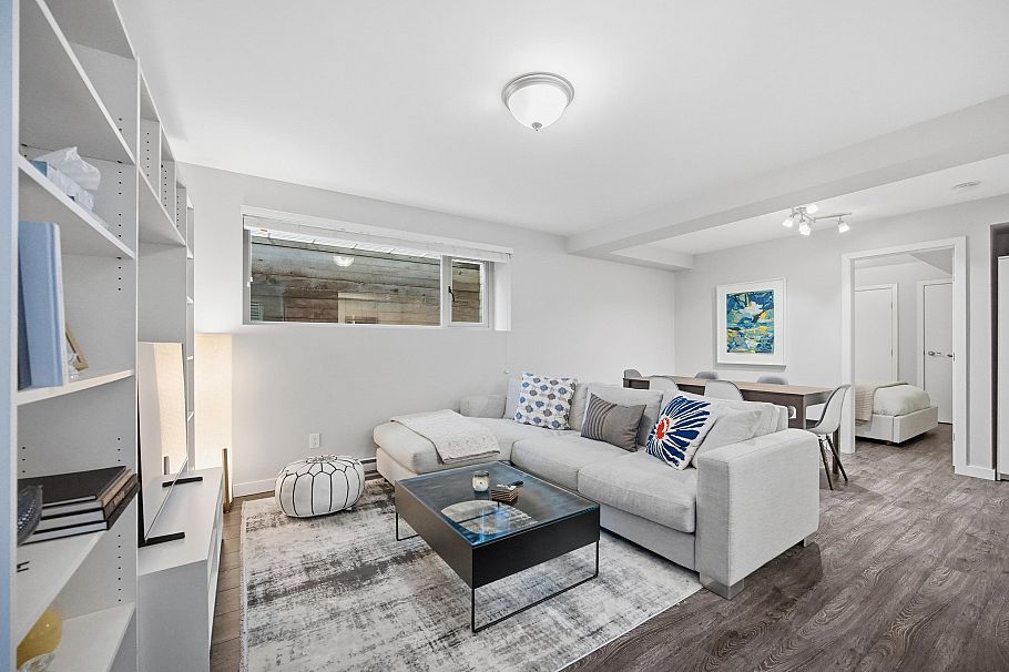 364 W 15th Street North Vancouver, BC - 33