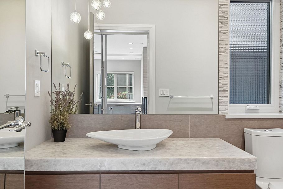 4481 W 15th Avenue Vancouver, BC - 17