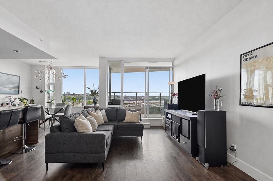 2303 1550 Fern Street North Vancouver, BC - 3