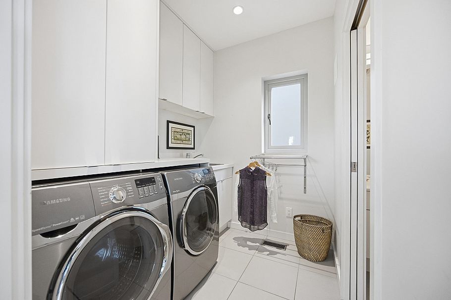 364 W 15th Street North Vancouver, BC - 18