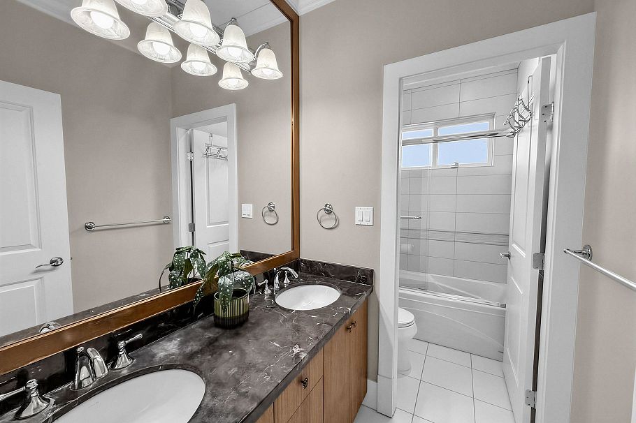4009 W 11th Avenue Vancouver, BC - 32