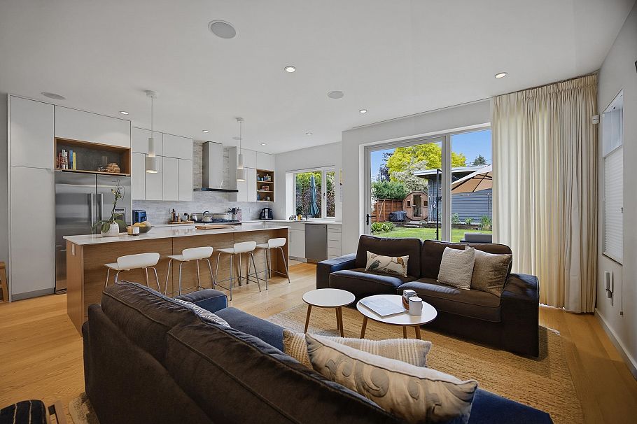 364 W 15th Street North Vancouver, BC - 7