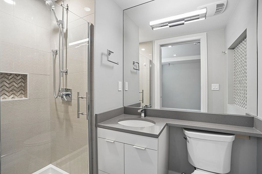 4481 W 15th Avenue Vancouver, BC - 35