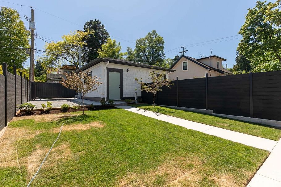 2888 W 29th Avenue Vancouver, BC - 17