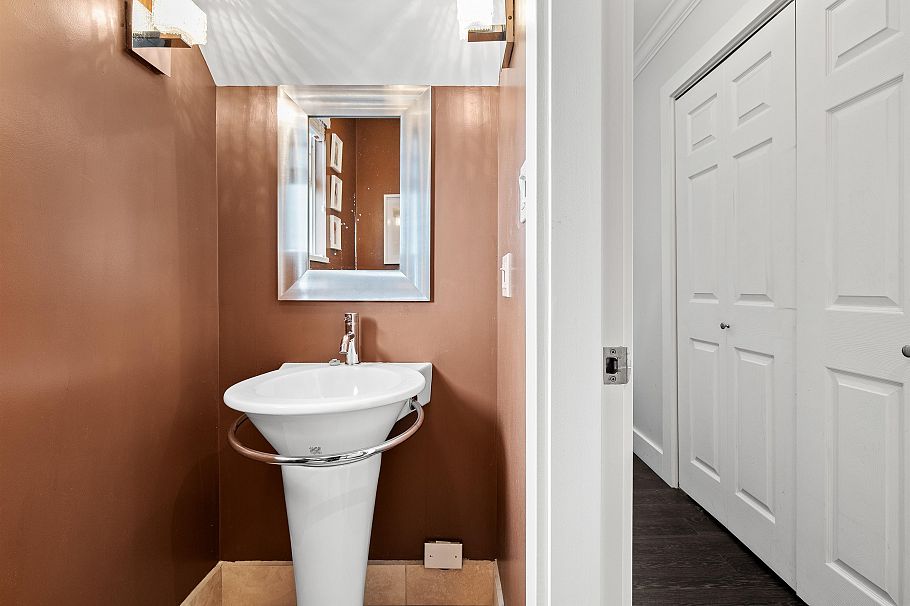 1050 E 10th Avenue Vancouver, BC - 16