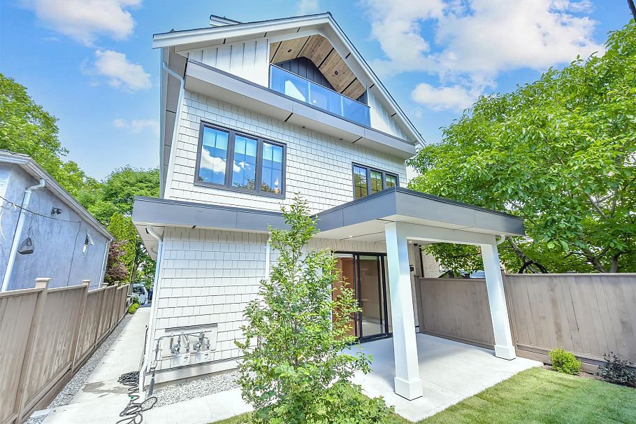 2 2682 Napier Street Vancouver, BC - 1