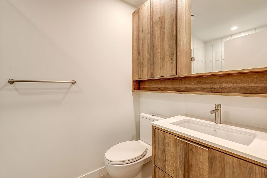 206 3594 Malsum Drive North Vancouver, BC - 20