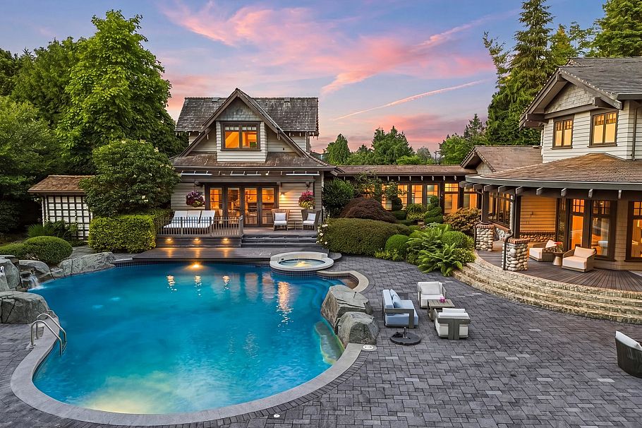 1988 Drummond Drive Vancouver, BC - 1