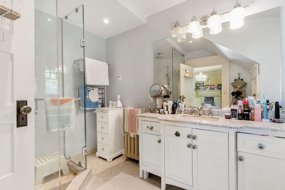 1670 W 49th Avenue Vancouver, BC - 11