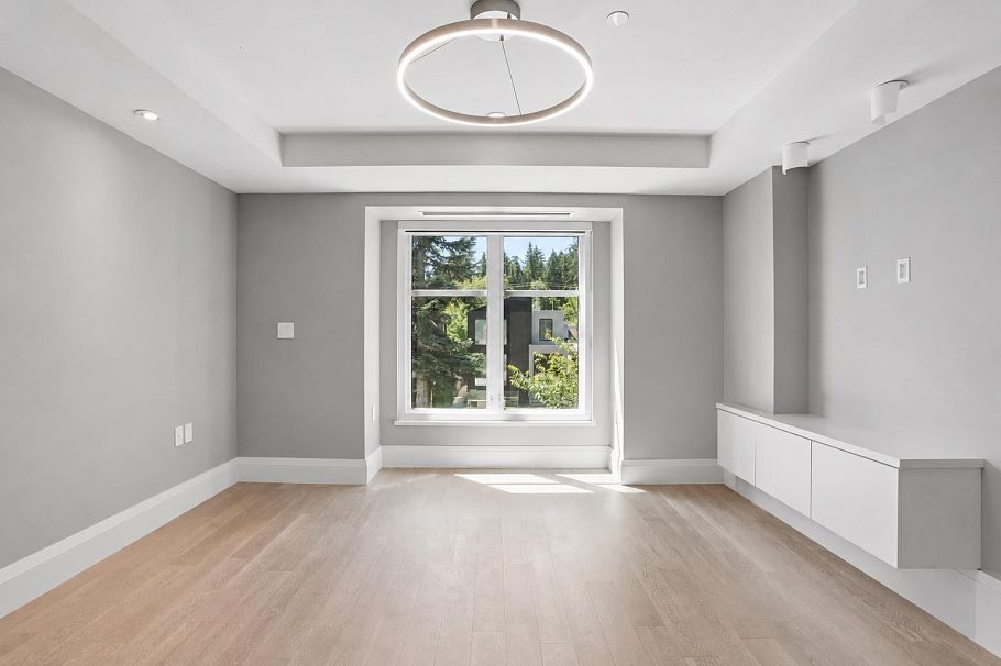 4481 W 15th Avenue Vancouver, BC - 18