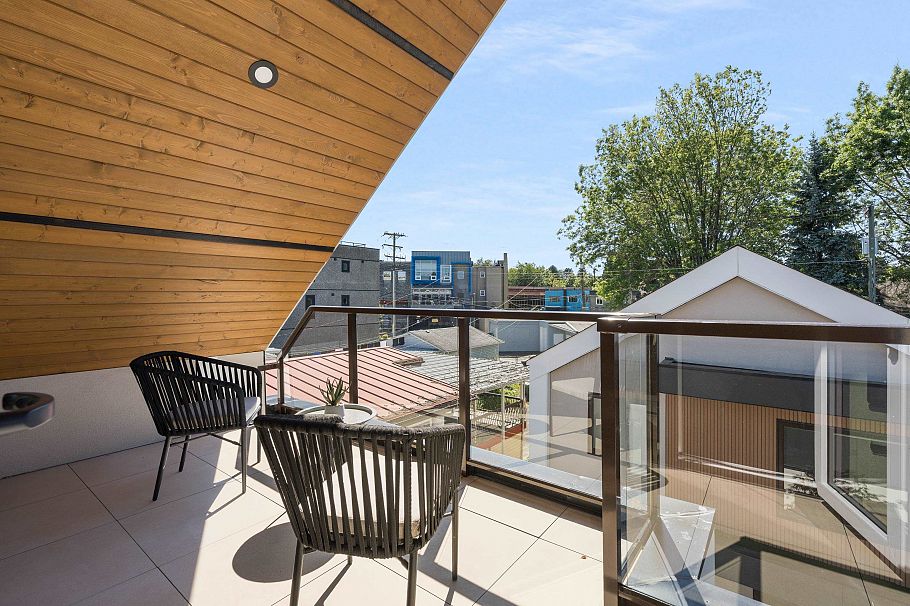 2 3391 Victoria Drive Vancouver, BC - 27