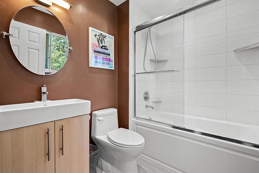 1050 E 10th Avenue Vancouver, BC - 21