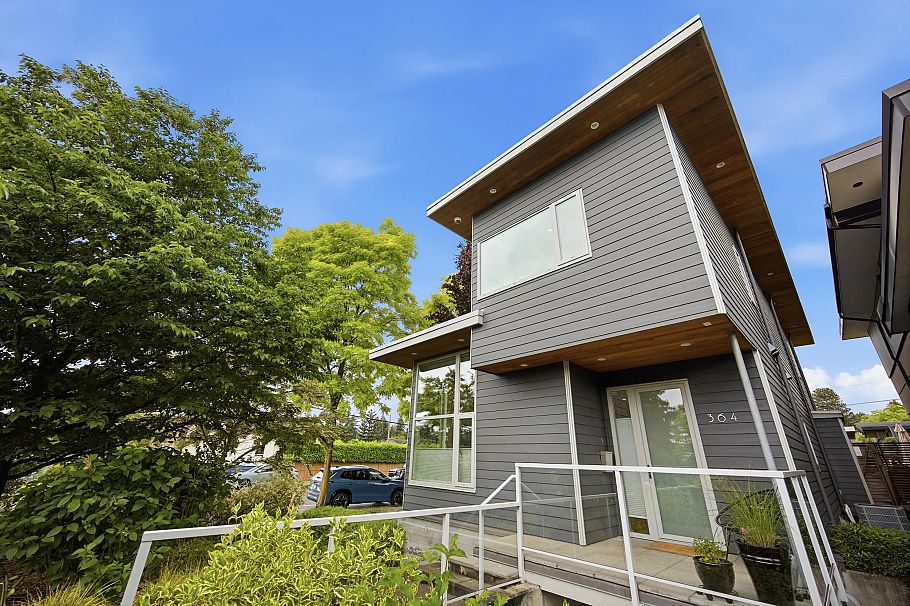 364 W 15th Street North Vancouver, BC - 22