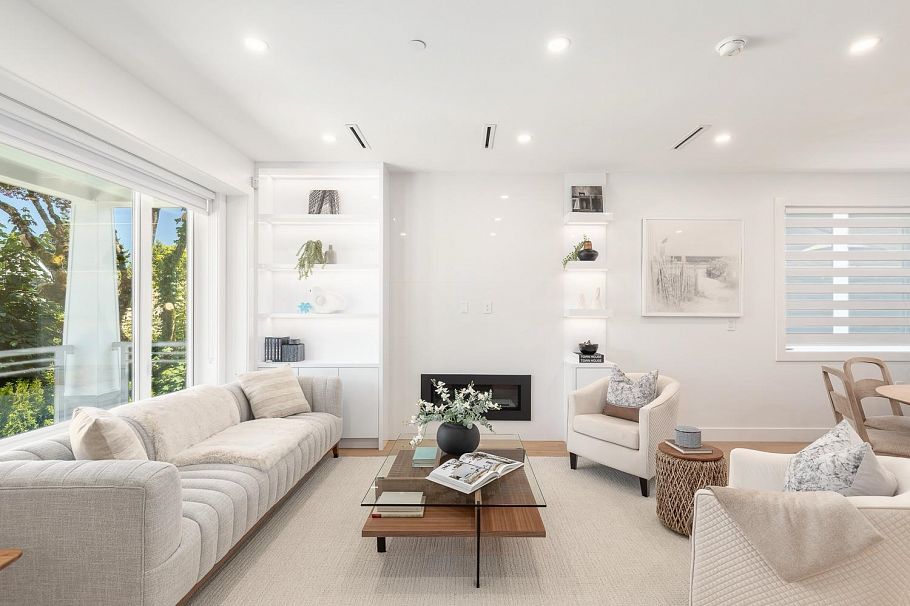 2888 W 29th Avenue Vancouver, BC - 2