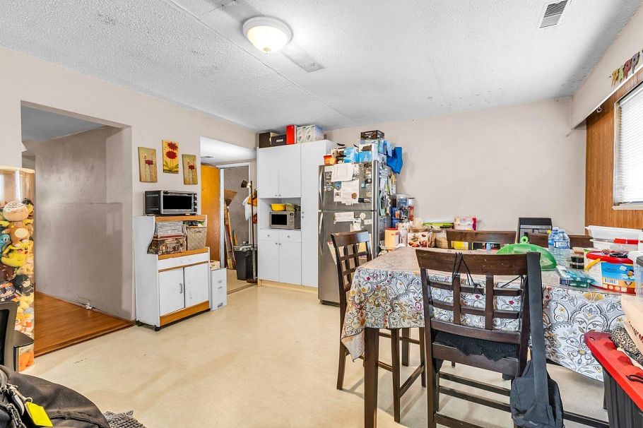 1205 E 49th Avenue Vancouver, BC - 29