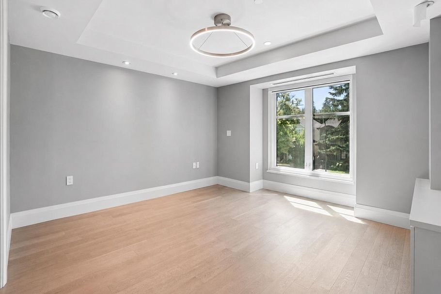 4481 W 15th Avenue Vancouver, BC - 20