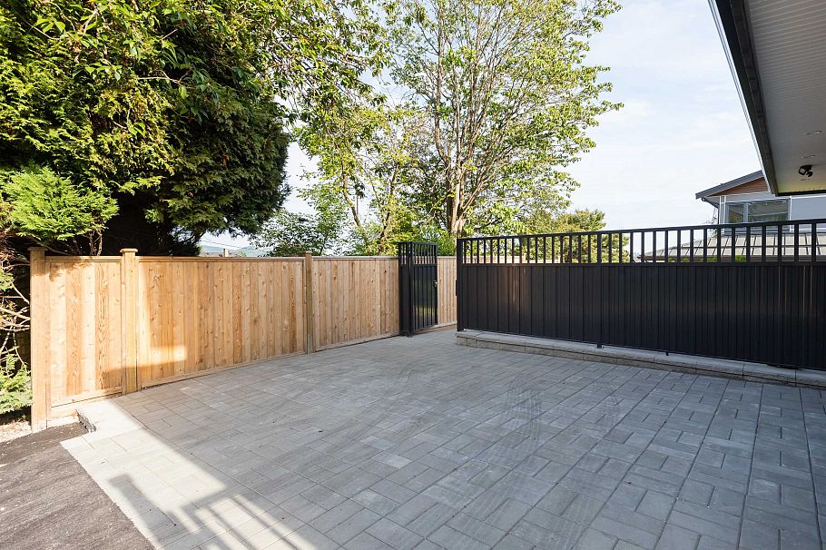 812 E 6th Street North Vancouver, BC - 30