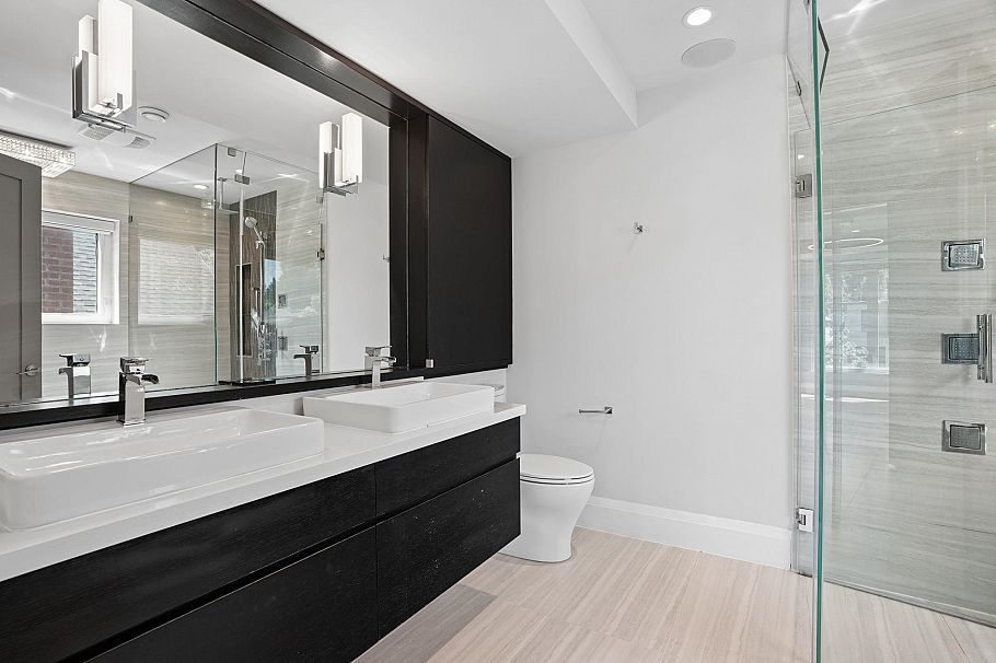 4481 W 15th Avenue Vancouver, BC - 22