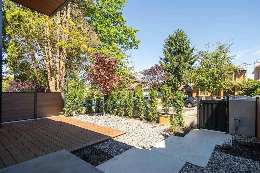 1 1450 E 30th Avenue Vancouver, BC - 3