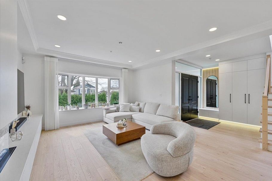 817 W 60th Avenue Vancouver, BC - 4