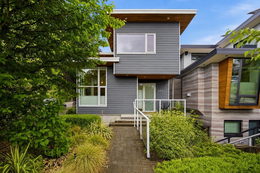 364 W 15th Street North Vancouver, BC - 21
