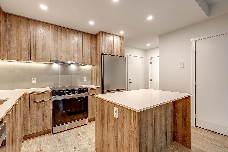 206 3594 Malsum Drive North Vancouver, BC - 14