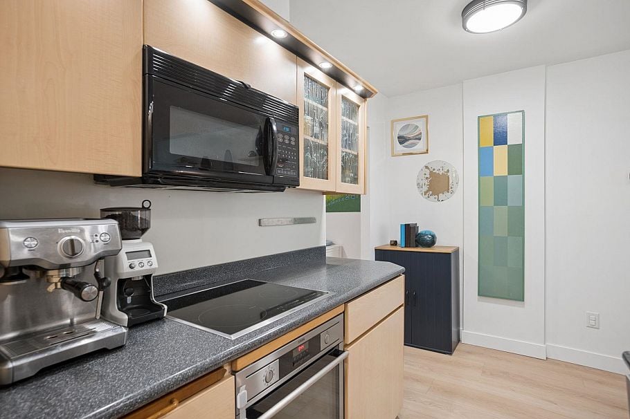 202 1867 West 3rd Avenue Vancouver, BC - 20