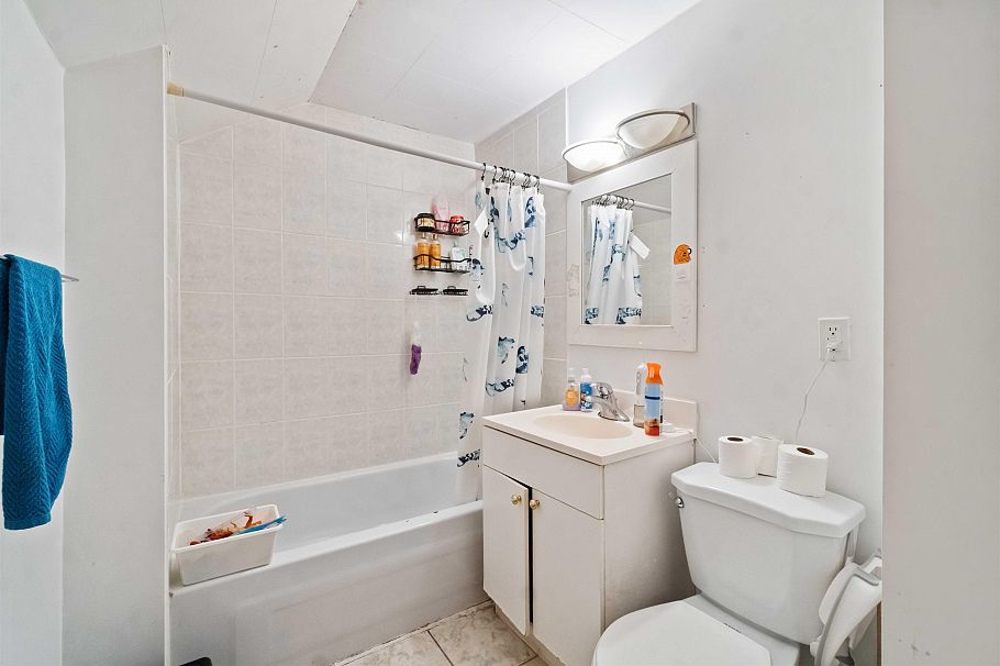 5735 Earles Street Vancouver, BC - 21