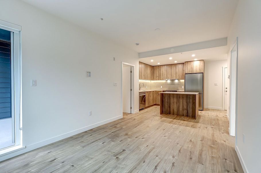 206 3594 Malsum Drive North Vancouver, BC - 10