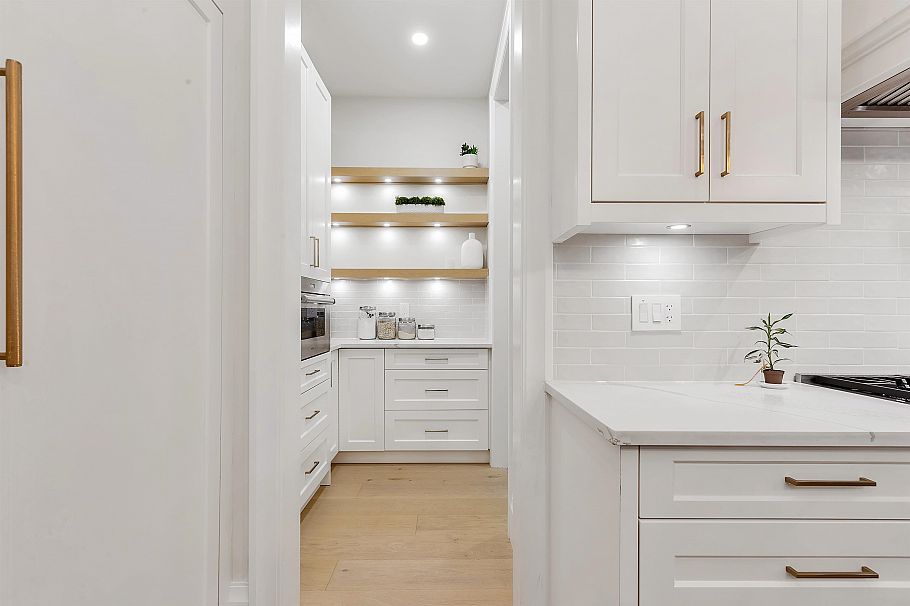1395 W 21st Street North Vancouver, BC - 8