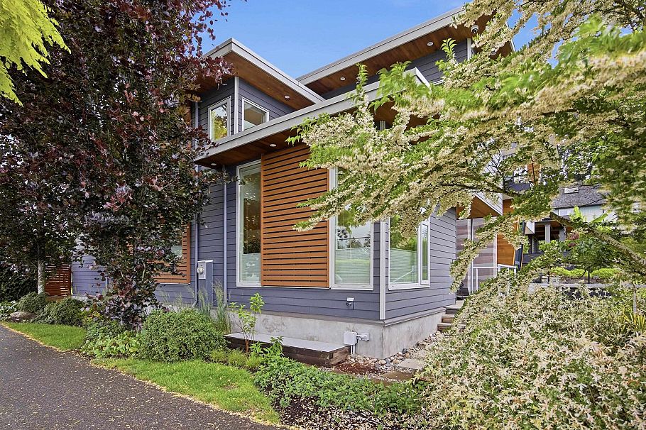 364 W 15th Street North Vancouver, BC - 23