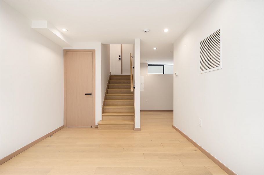 2 1448 E 30th Avenue Vancouver, BC - 18