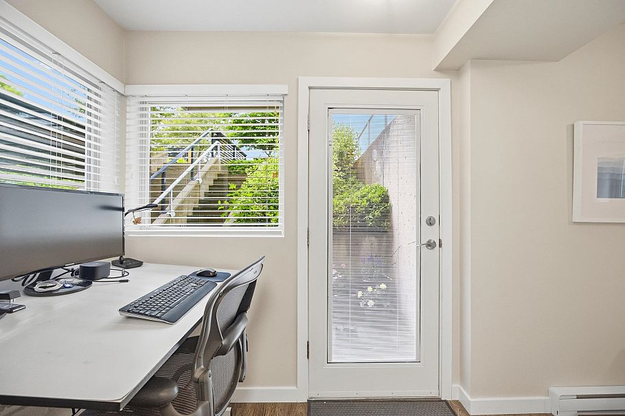 364 W 15th Street North Vancouver, BC - 31