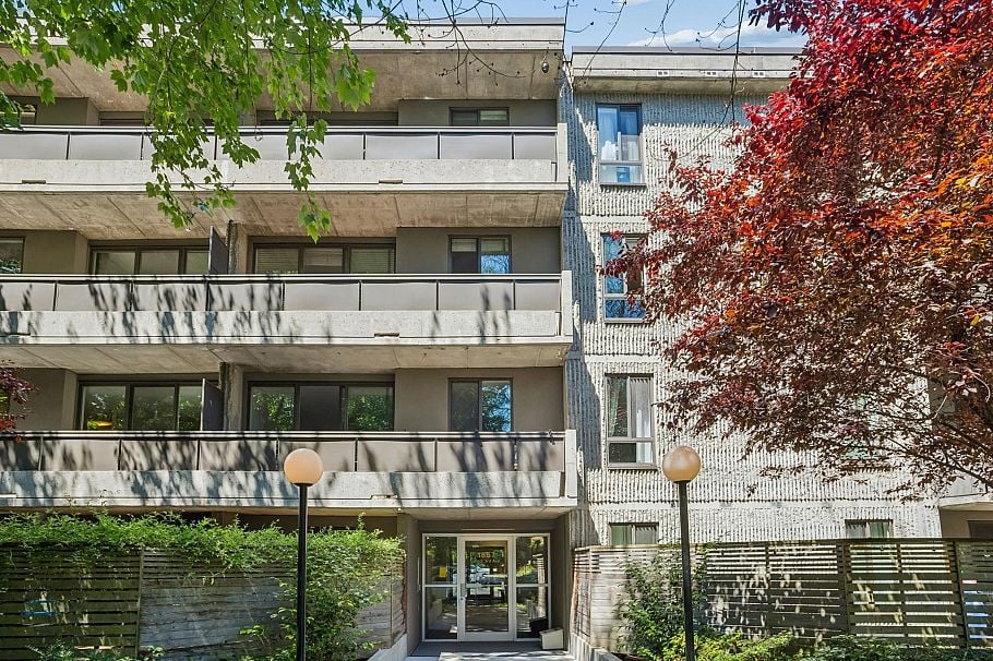 202 1867 West 3rd Avenue Vancouver, BC - 2
