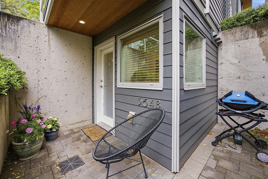 364 W 15th Street North Vancouver, BC - 30