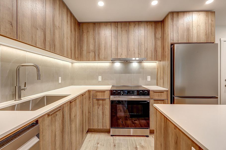 206 3594 Malsum Drive North Vancouver, BC - 15