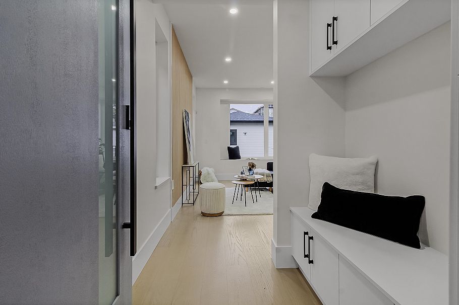 583 E 60th Avenue Vancouver, BC - 2