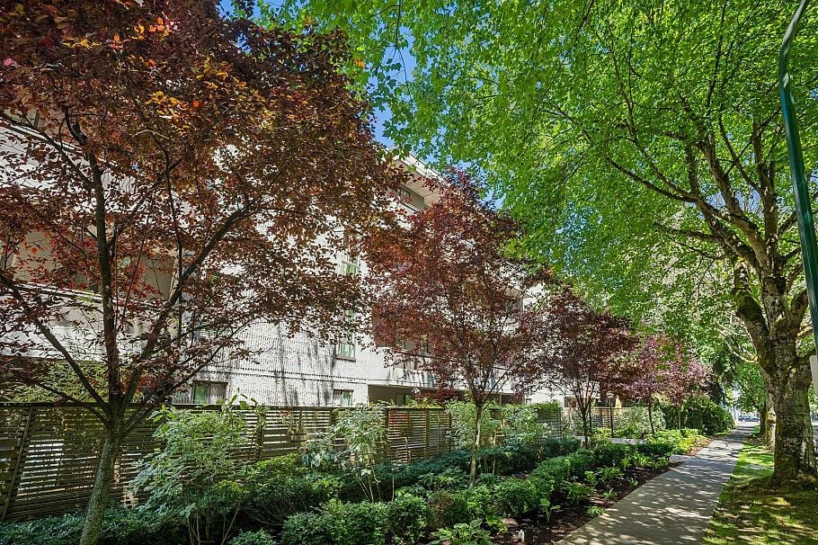202 1867 West 3rd Avenue Vancouver, BC - 3